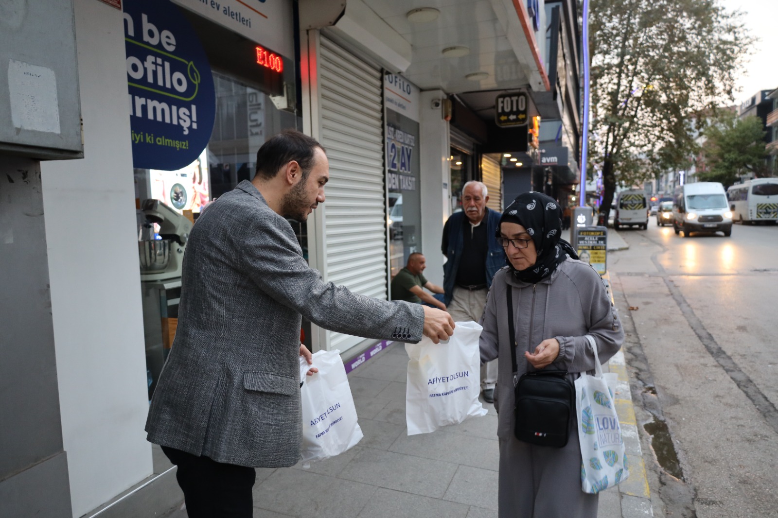 İzmit Belediyesi’nden emekçilerin yüzünü güldüren ikram (8)