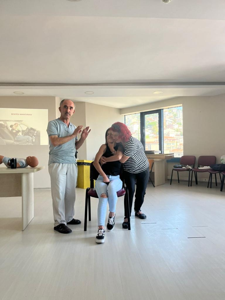 İzmit Belediyesinden öğretmenlere ilk yardım eğitimi (3)