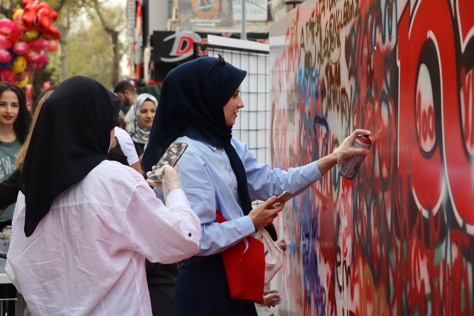 Izmit Belediyesinin interaktif graffiti çalismasi yogun ilgi görüyor (7)