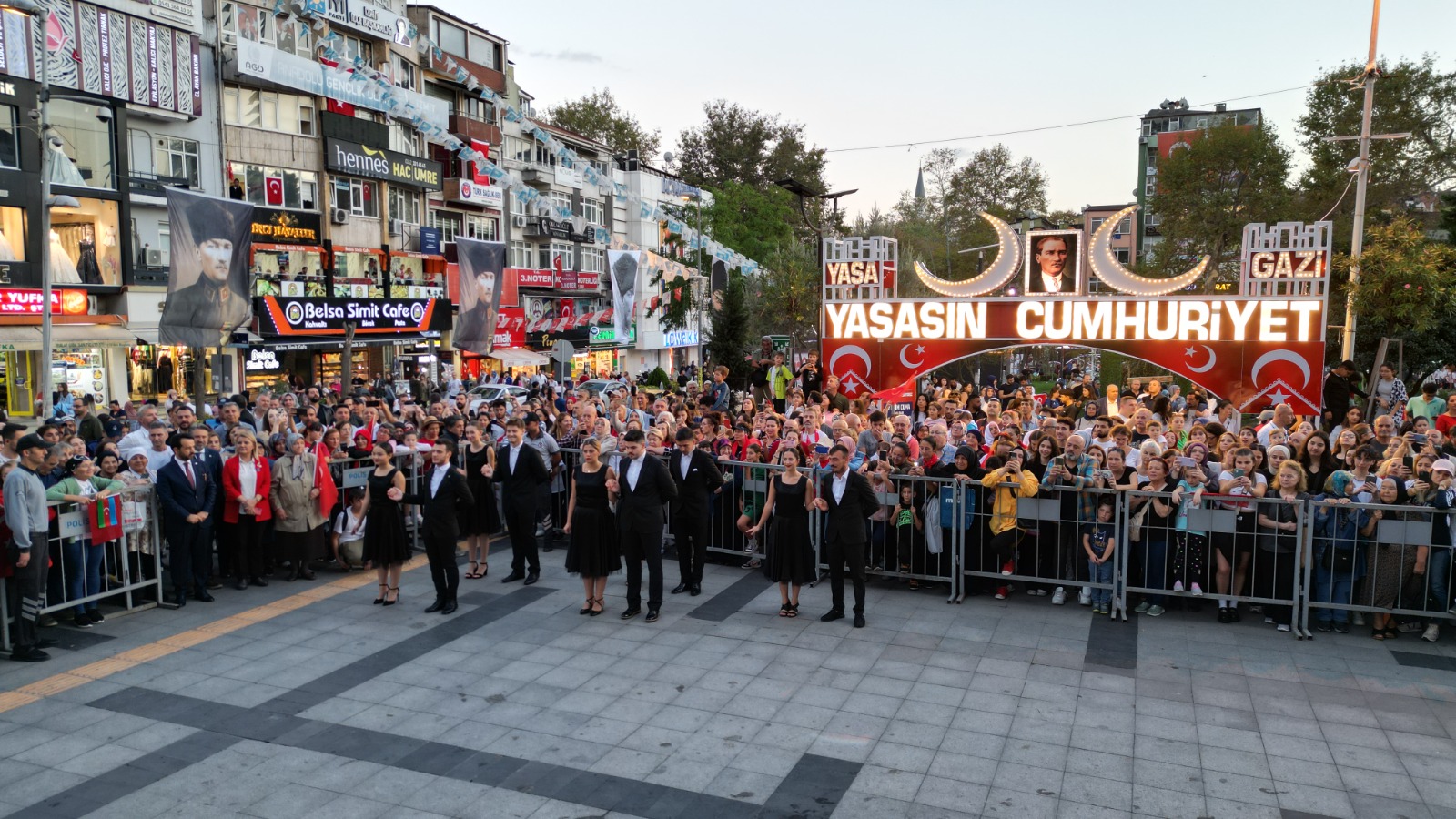 Izmit Belediyesinin vals gösterisi begeni topladi (6)