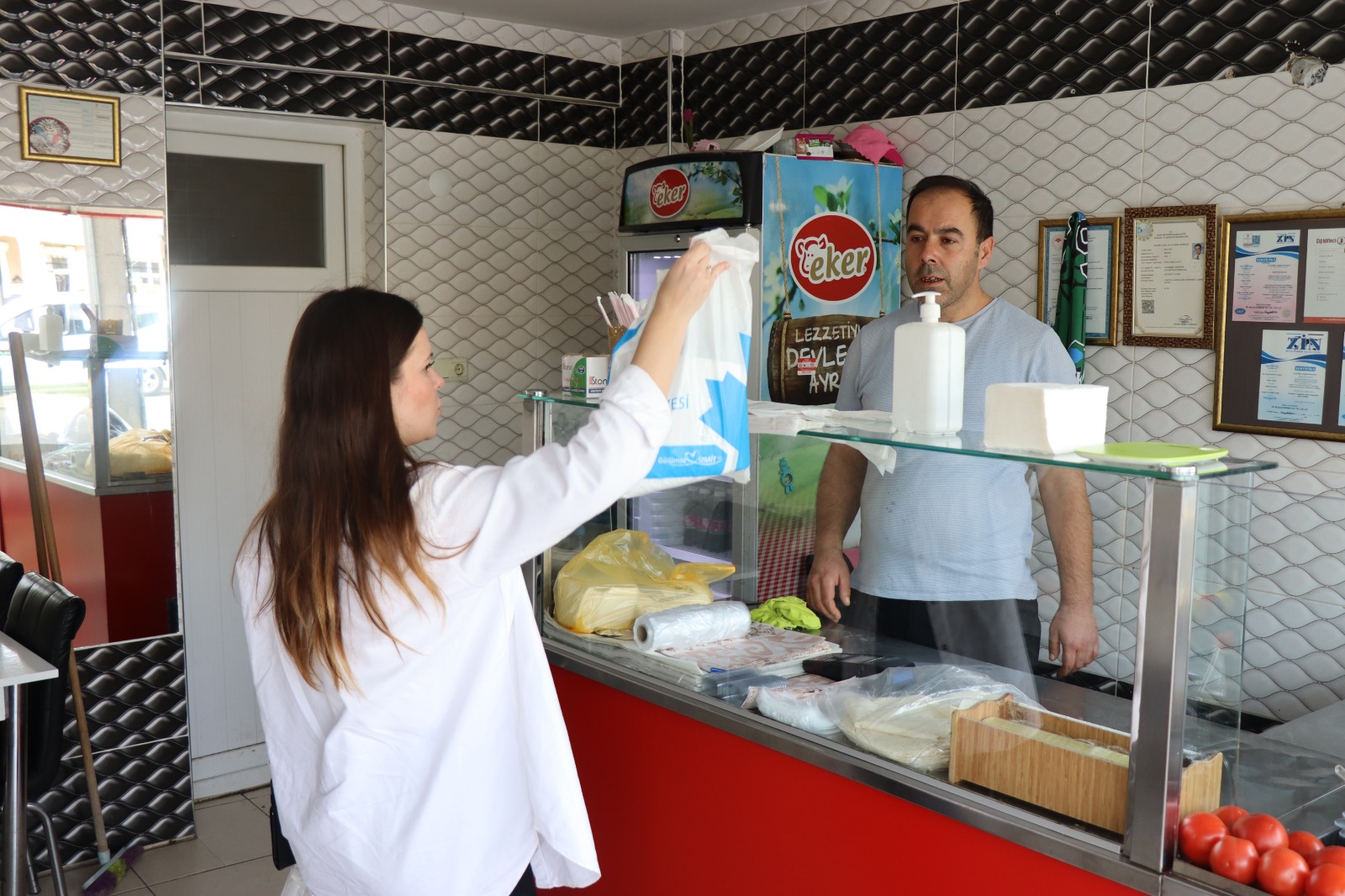 İzmit Çınar Ekibi, esnaf ziyaretlerine Yeşilova’da devam etti (5)