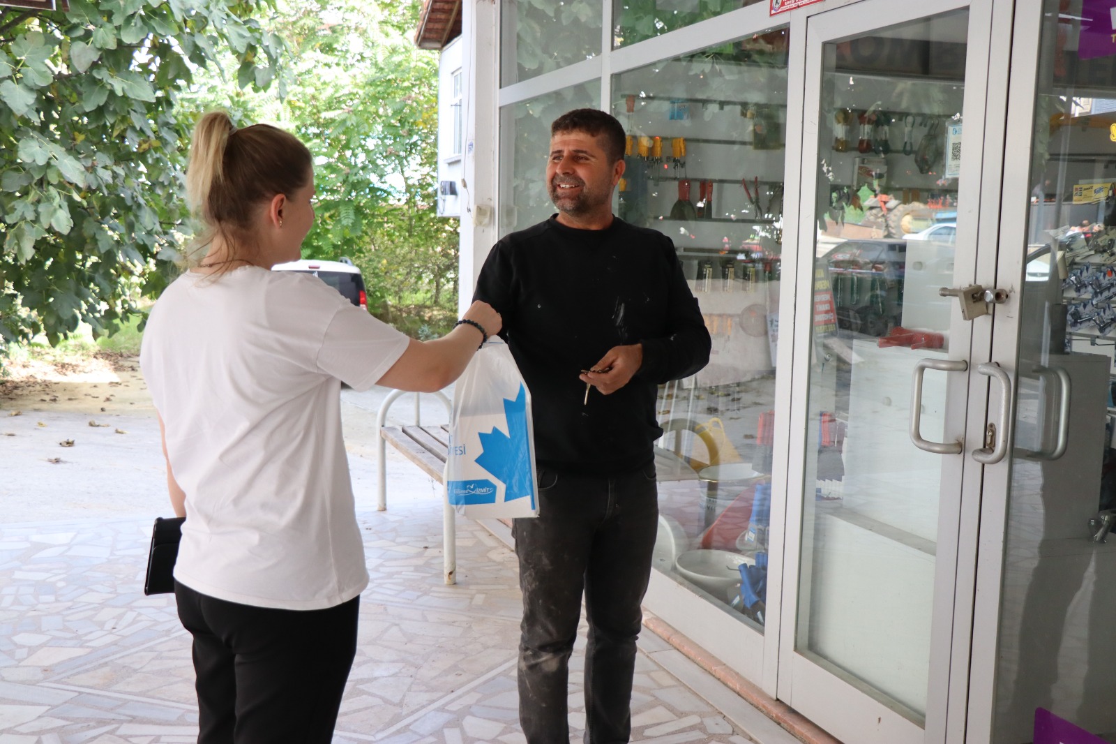 İzmit Çınar Ekibi, esnaf ziyaretlerine Yeşilova’da devam etti (6)