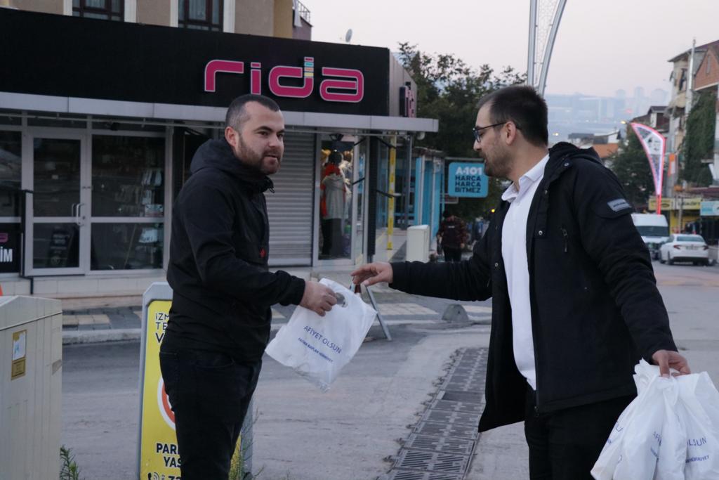 İzmit Çınar Ekibi her sabah erken saatlerde emekçilerle buluşmaya devam ediyor (4)