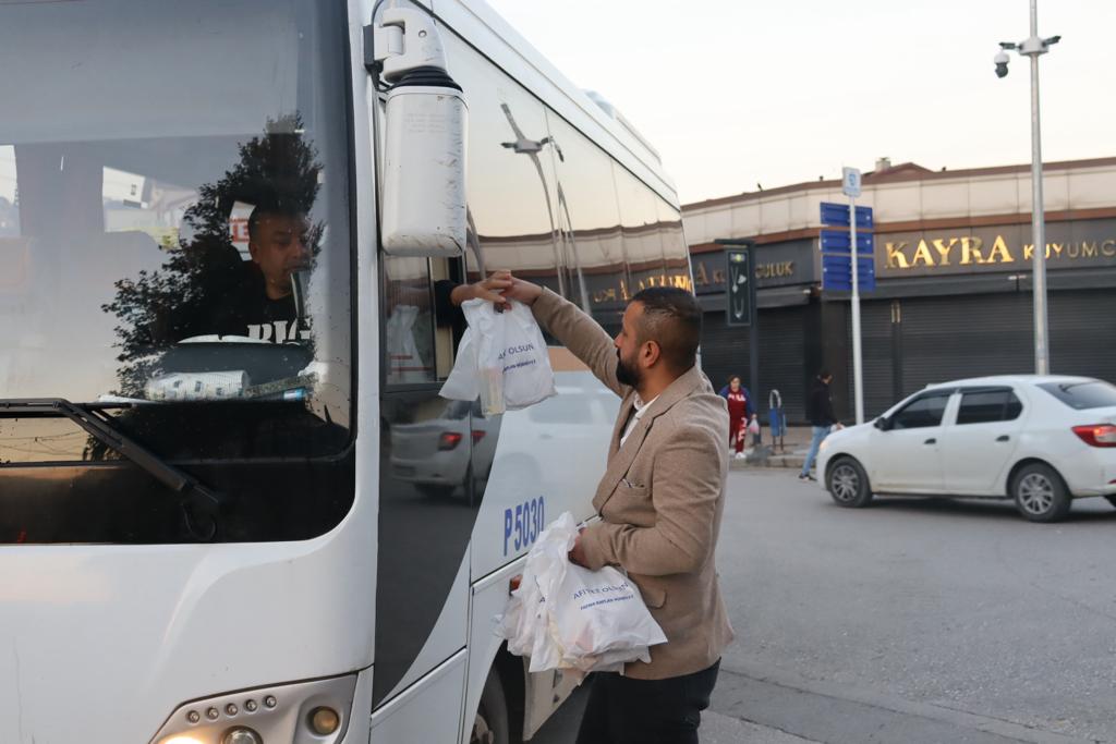 İzmit Çınar Ekibi her sabah erken saatlerde emekçilerle buluşmaya devam ediyor (7)