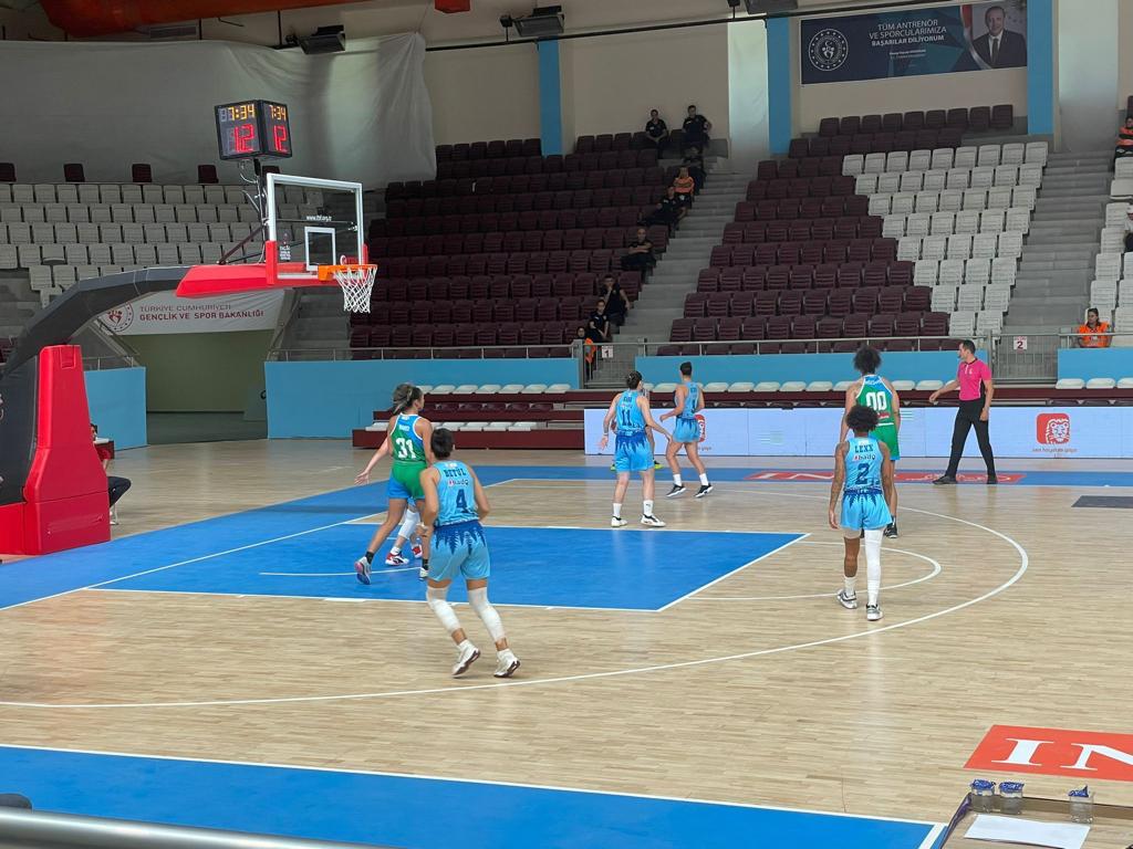 İzmit’in Perileri, Hatay’ı rahat geçti “104-70” (1)