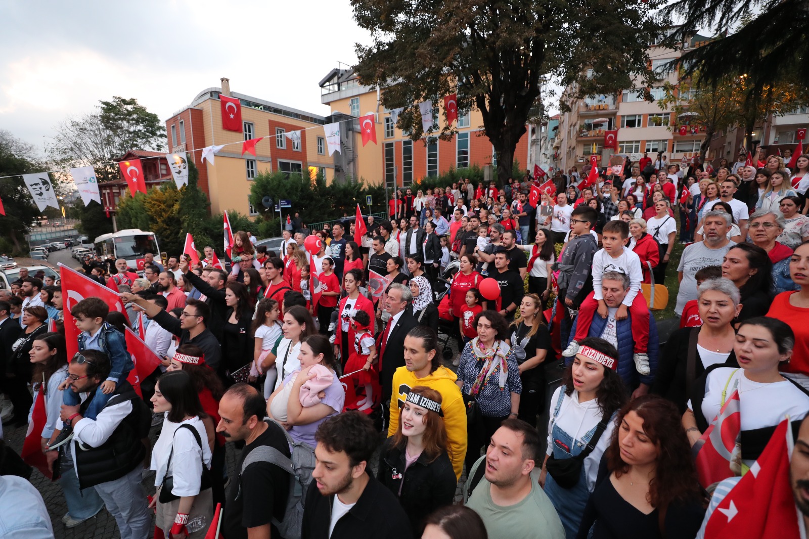 İzmit’te 100’üncü yıl coşkusu 100 zeybek gösterisiyle devam etti (3)
