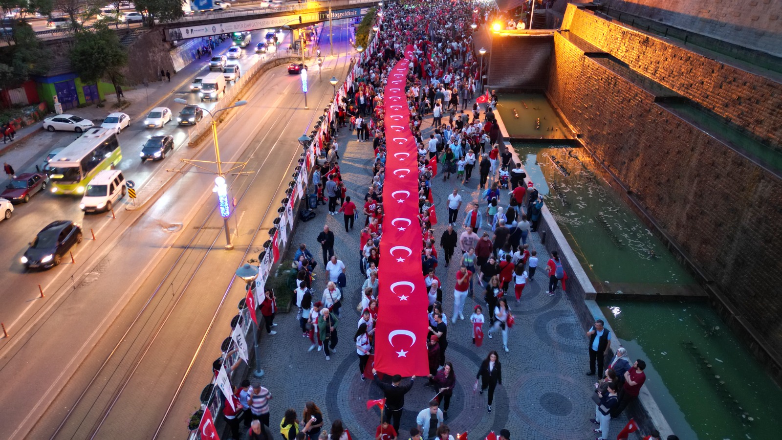 İzmit’te binlerce Cumhuriyet aşığı 100. yıl Kortejinde bayram coşkusu yaşadı (11)