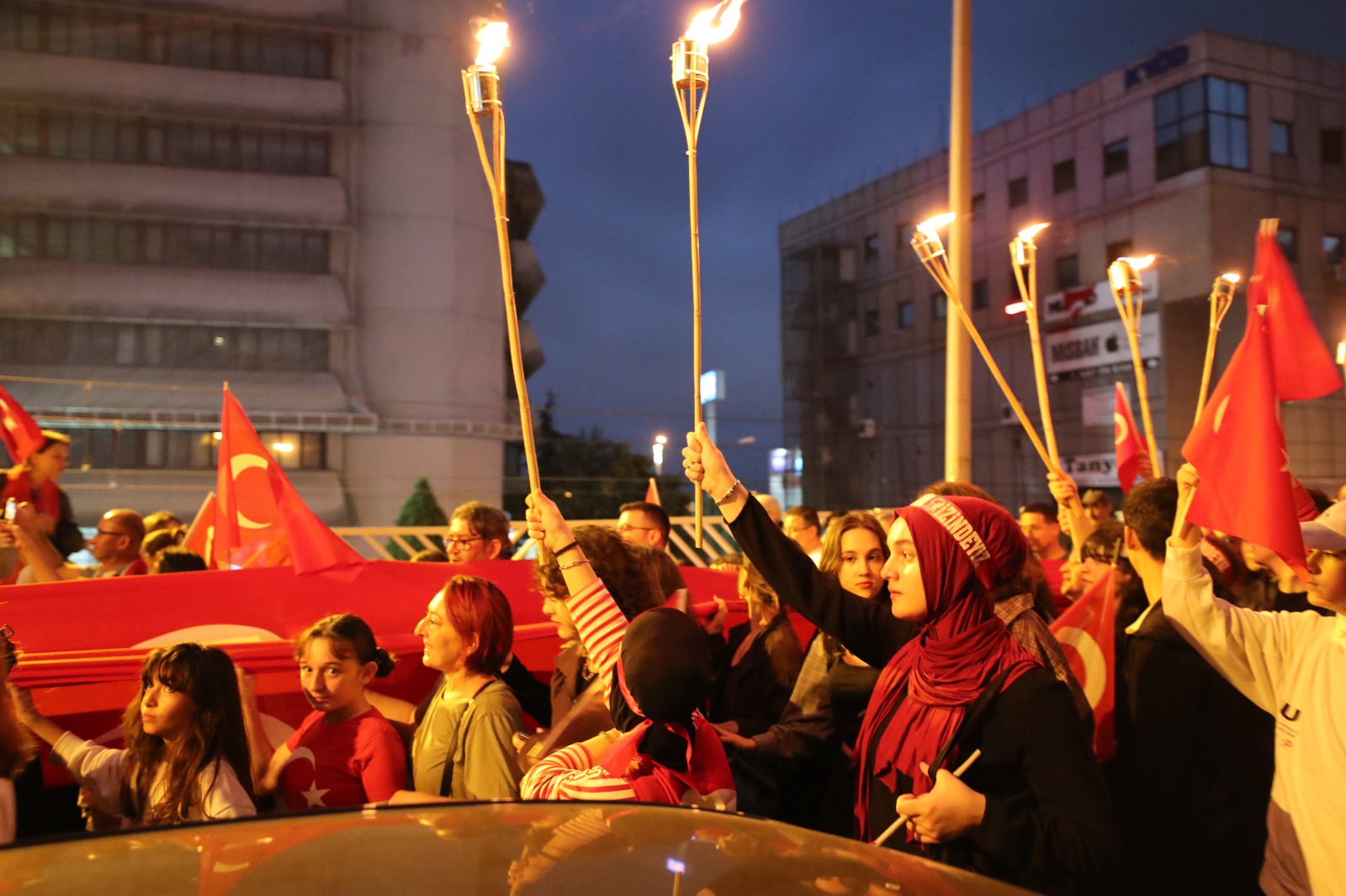 İzmit’te binlerce Cumhuriyet aşığı 100. yıl Kortejinde bayram coşkusu yaşadı (5)