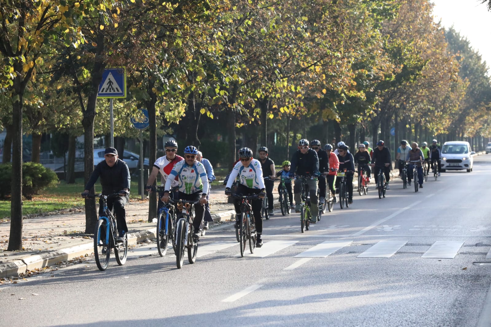 İzmit'te pedallar Cumhuriyetin 100.Yılı için çevrildi (1)
