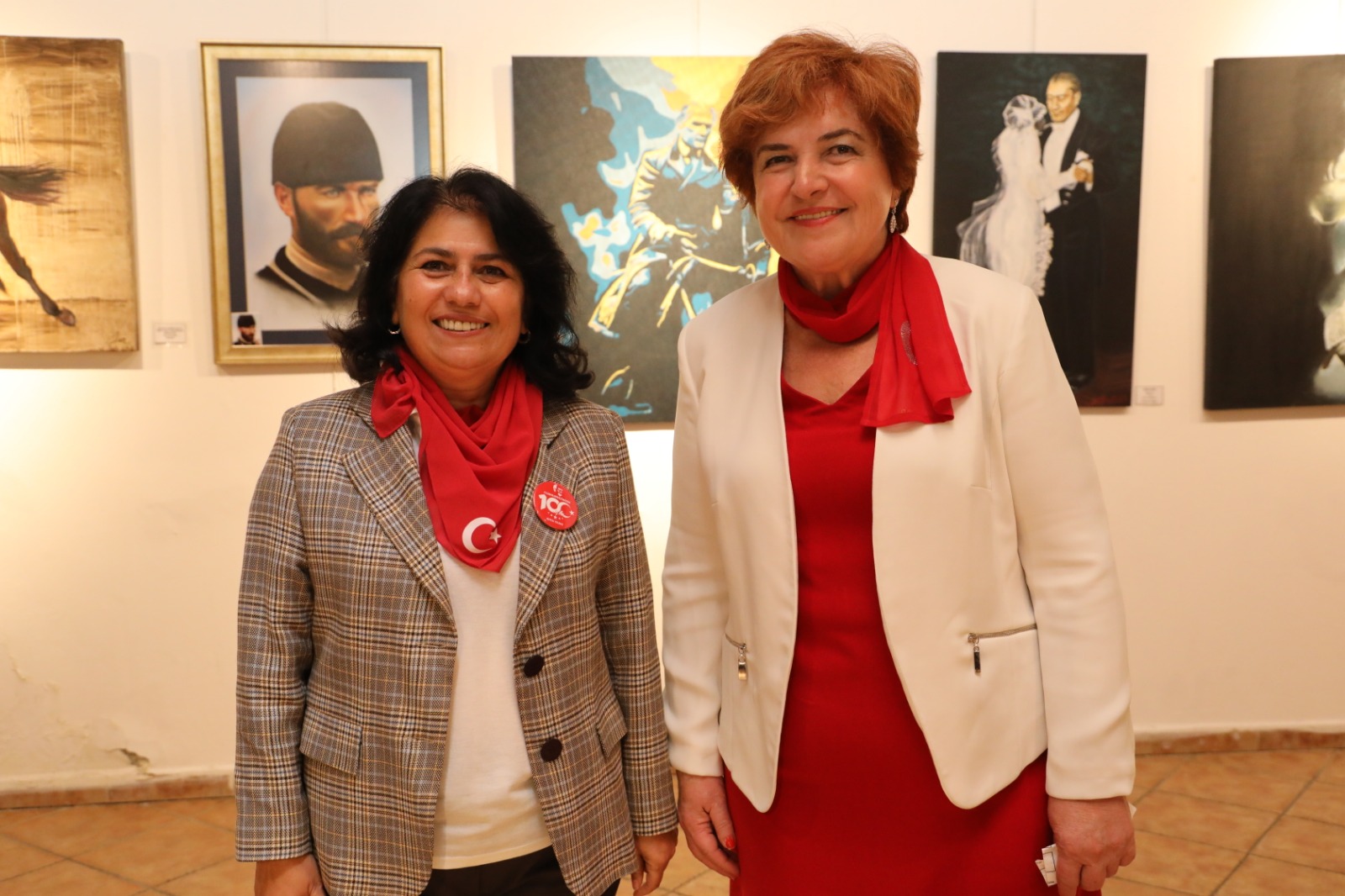 Sibel Solakoğlu ve Meral Dönmez birlikte