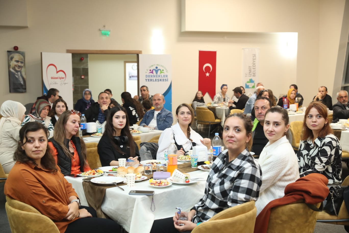 Başkan Hürriyet, Çınar Akademi ailesi ile buluştu (3)