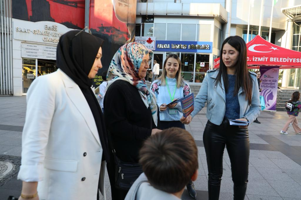 Belediye önünde broşür dağıtıldı (3)