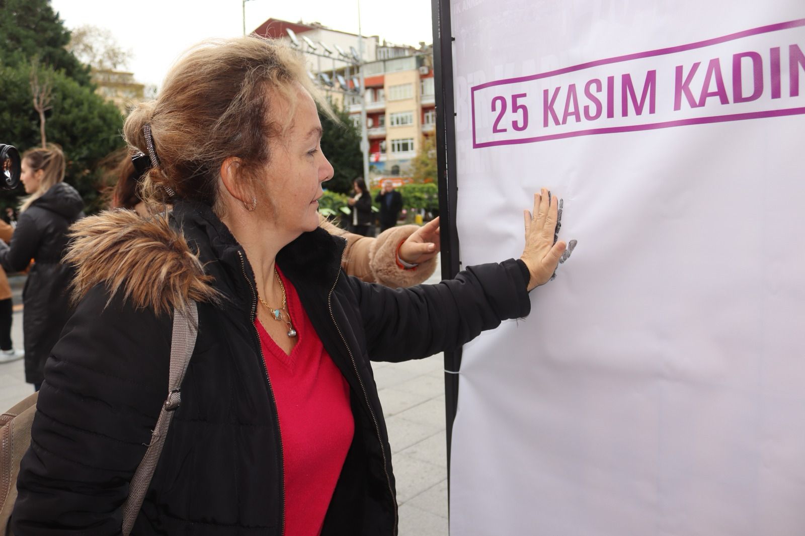 İzmit Belediyesi 25 Kasım’da kadına yönelik şiddete dikkat çekti (7)