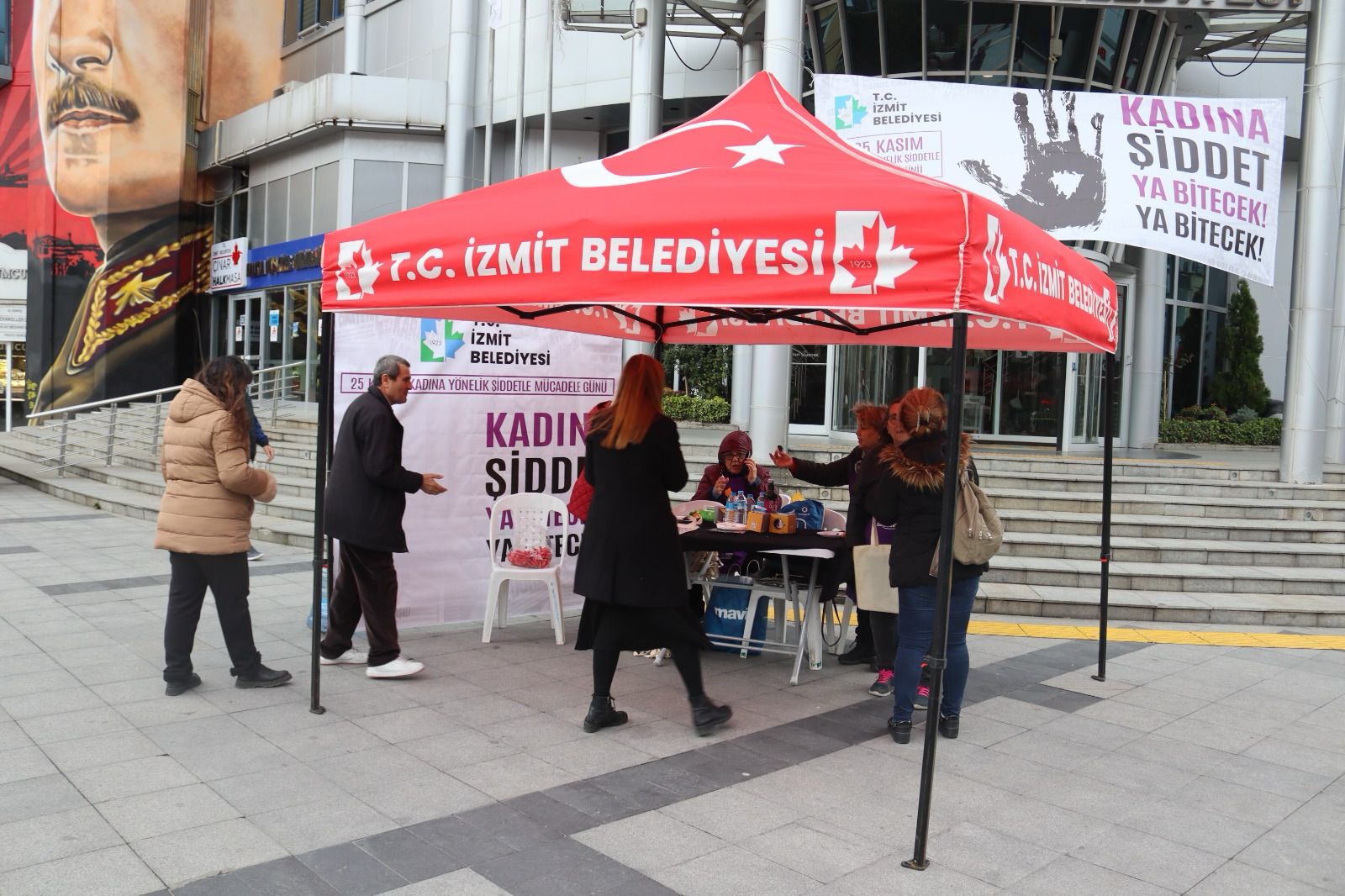 İzmit Belediyesi 25 Kasım’da kadına yönelik şiddete dikkat çekti (9)