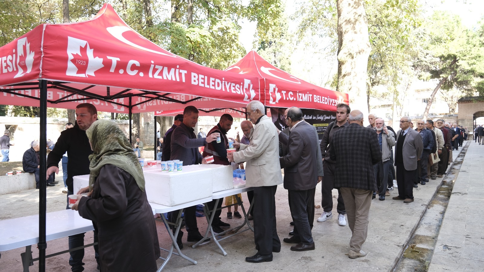 İzmit Belediyesi, Atatürk’ün en sevdiği yemekleri İzmit halkına ikram etti (17)