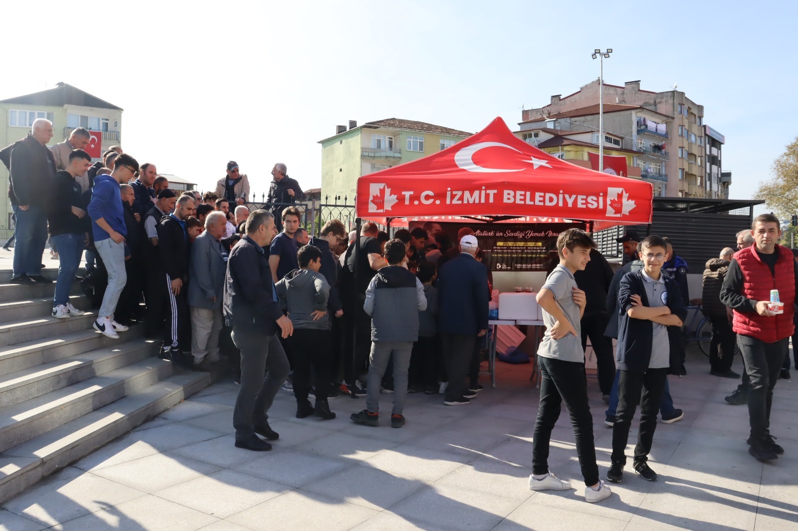 İzmit Belediyesi, Atatürk’ün en sevdiği yemekleri İzmit halkına ikram etti (8)