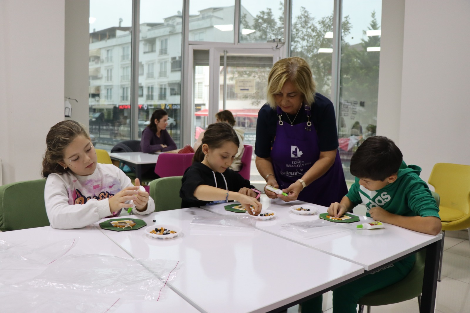İzmit Belediyesi çocukların ara tatilini renklendiriyor (9)