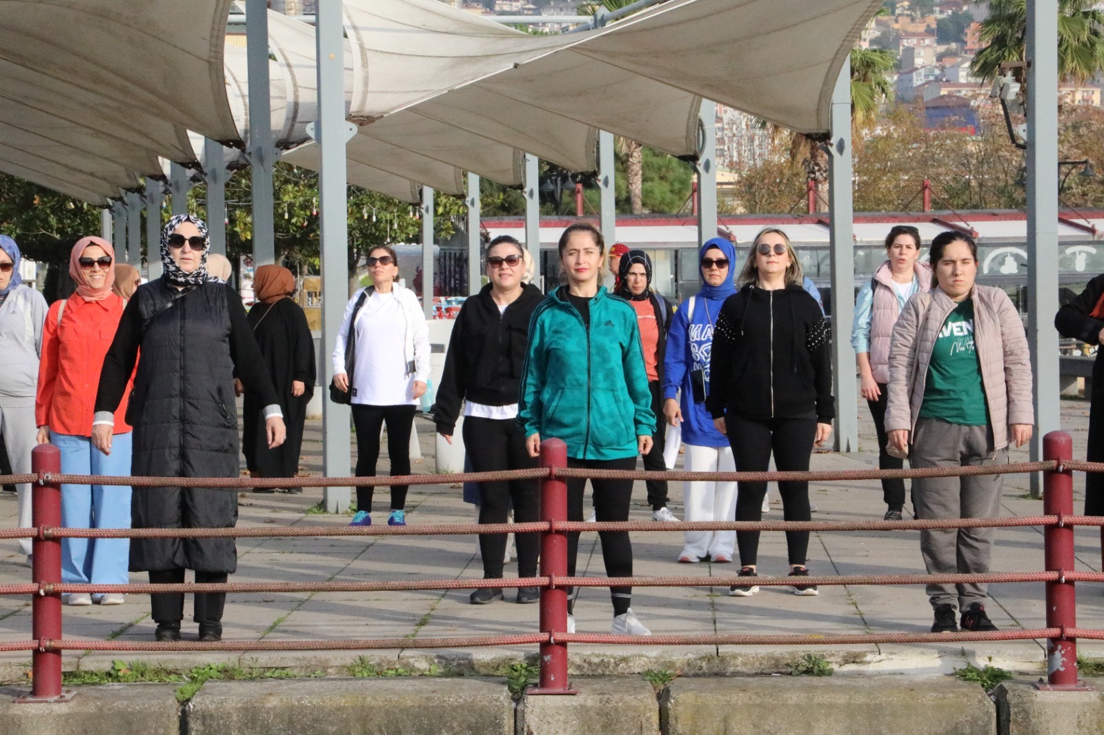 İzmit Belediyesi, kadınları sağlıklı yaşam yürüyüşlerinde buluşturmaya devam ediyor (13)