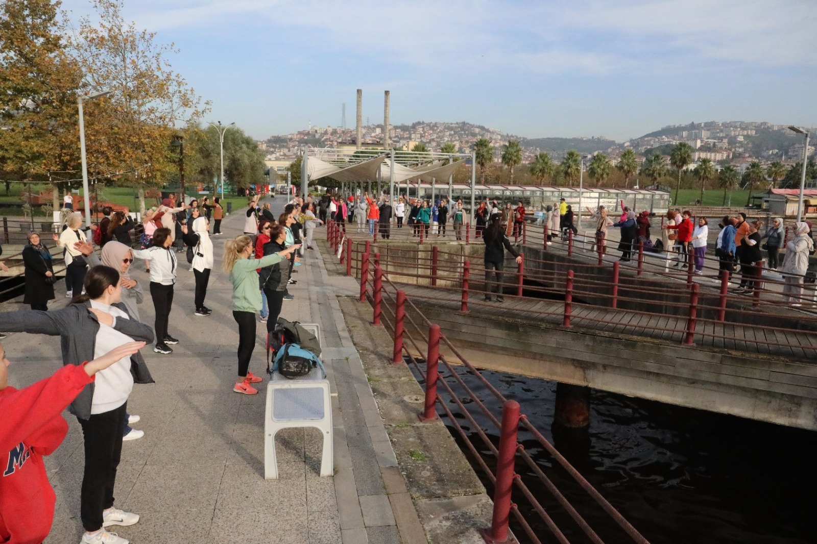 İzmit Belediyesi, kadınları sağlıklı yaşam yürüyüşlerinde buluşturmaya devam ediyor (14)
