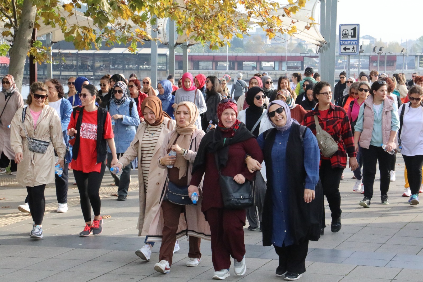 İzmit Belediyesi, kadınları sağlıklı yaşam yürüyüşlerinde buluşturmaya devam ediyor (8)