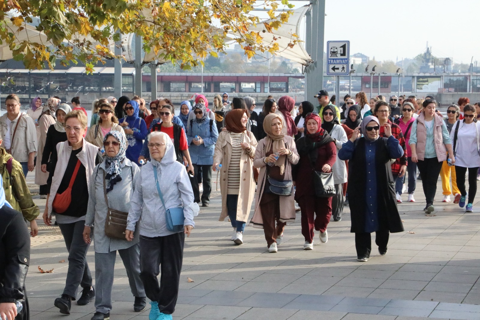 İzmit Belediyesi, kadınları sağlıklı yaşam yürüyüşlerinde buluşturmaya devam ediyor (9)