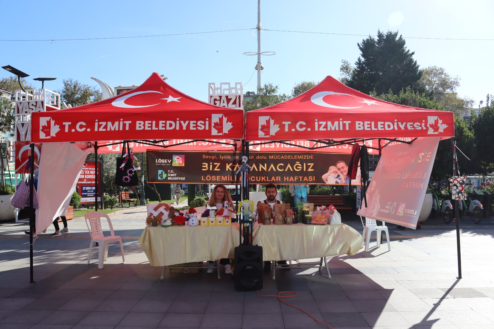 İzmit Belediyesi ve LÖSEV, lösemili çocuklar için bağış standı açtı (4)