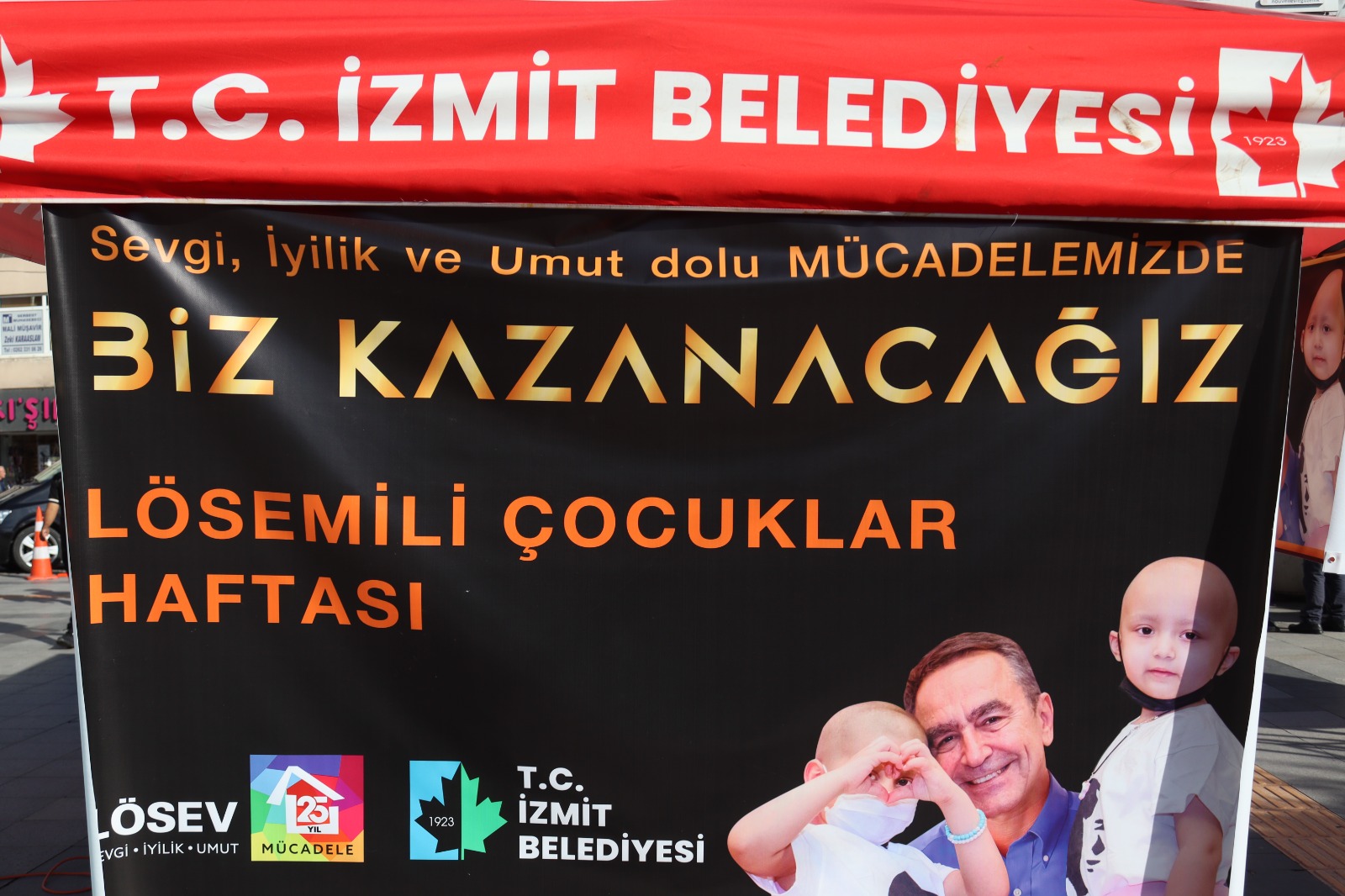İzmit Belediyesi ve LÖSEV, lösemili çocuklar için bağış standı açtı (8)