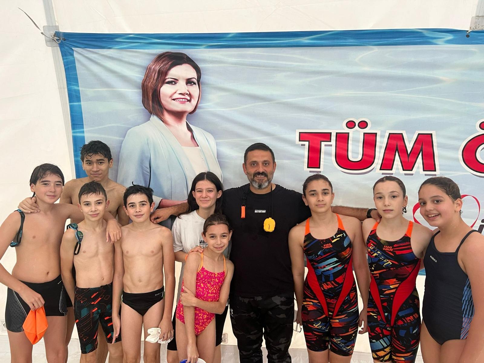 Izmit Belediyespor Kulübü Yüzme Takimi ulusal ligde finalde