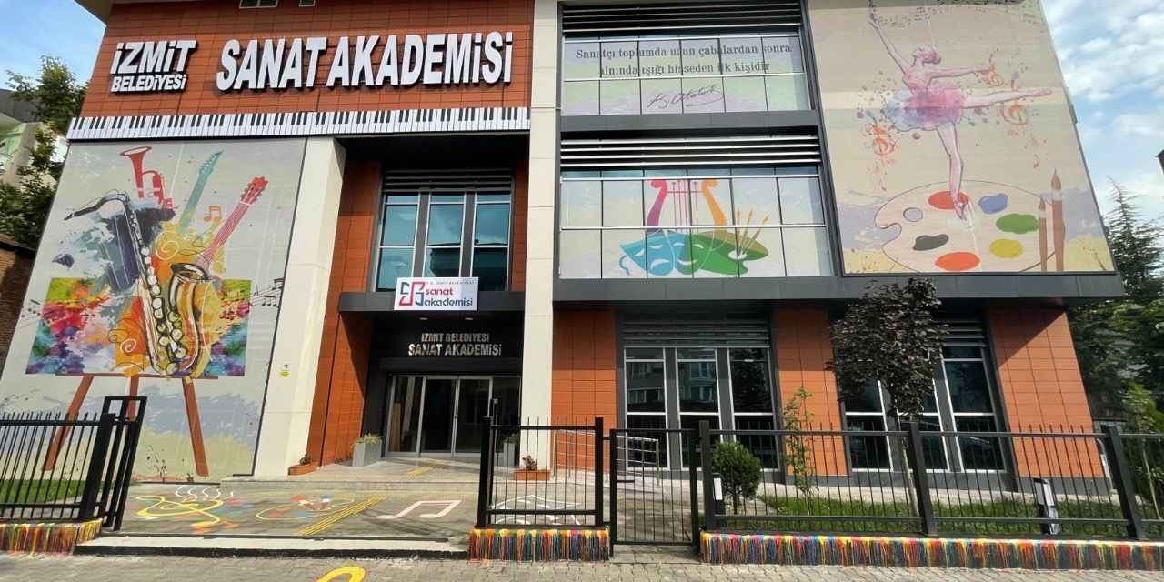İZMİT SANAT AKADEMİSİ TİYATRO BÖLÜMÜ SEÇMELERİ TAMAMLANDI