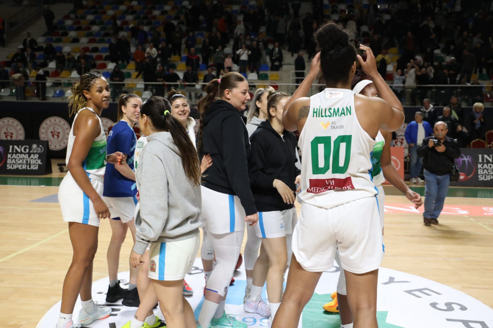 İzmit’in Perileri Beşiktaş’ı devirdi 69-60 (1)