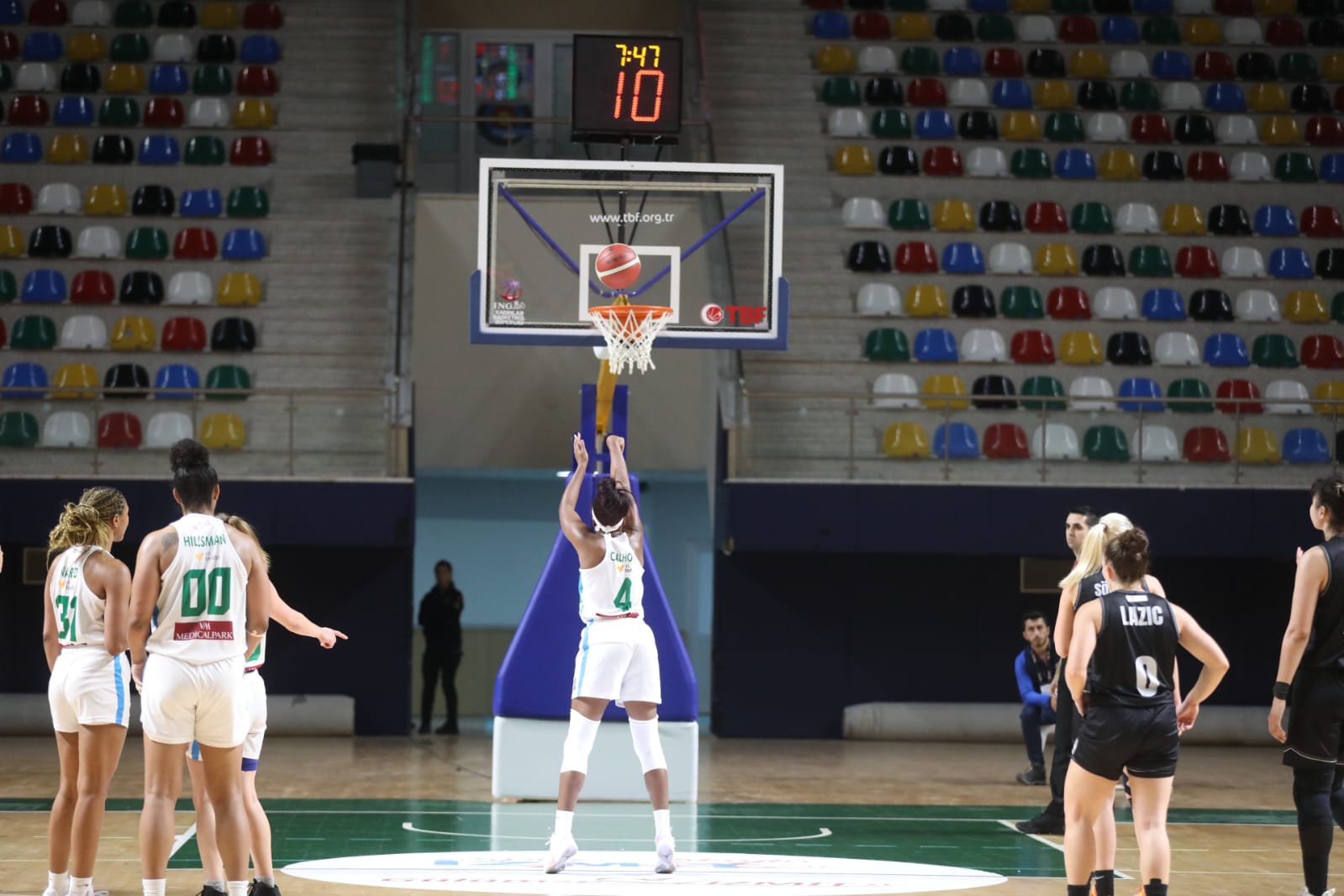 İzmit’in Perileri Beşiktaş’ı devirdi 69-60 (2)