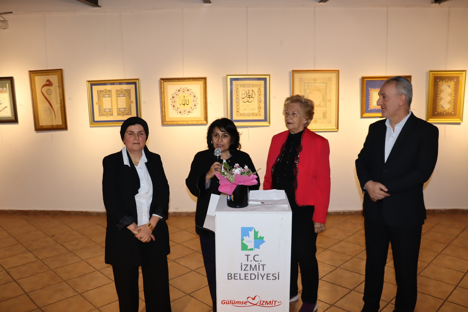Sibel Solakoğlu konuşurken