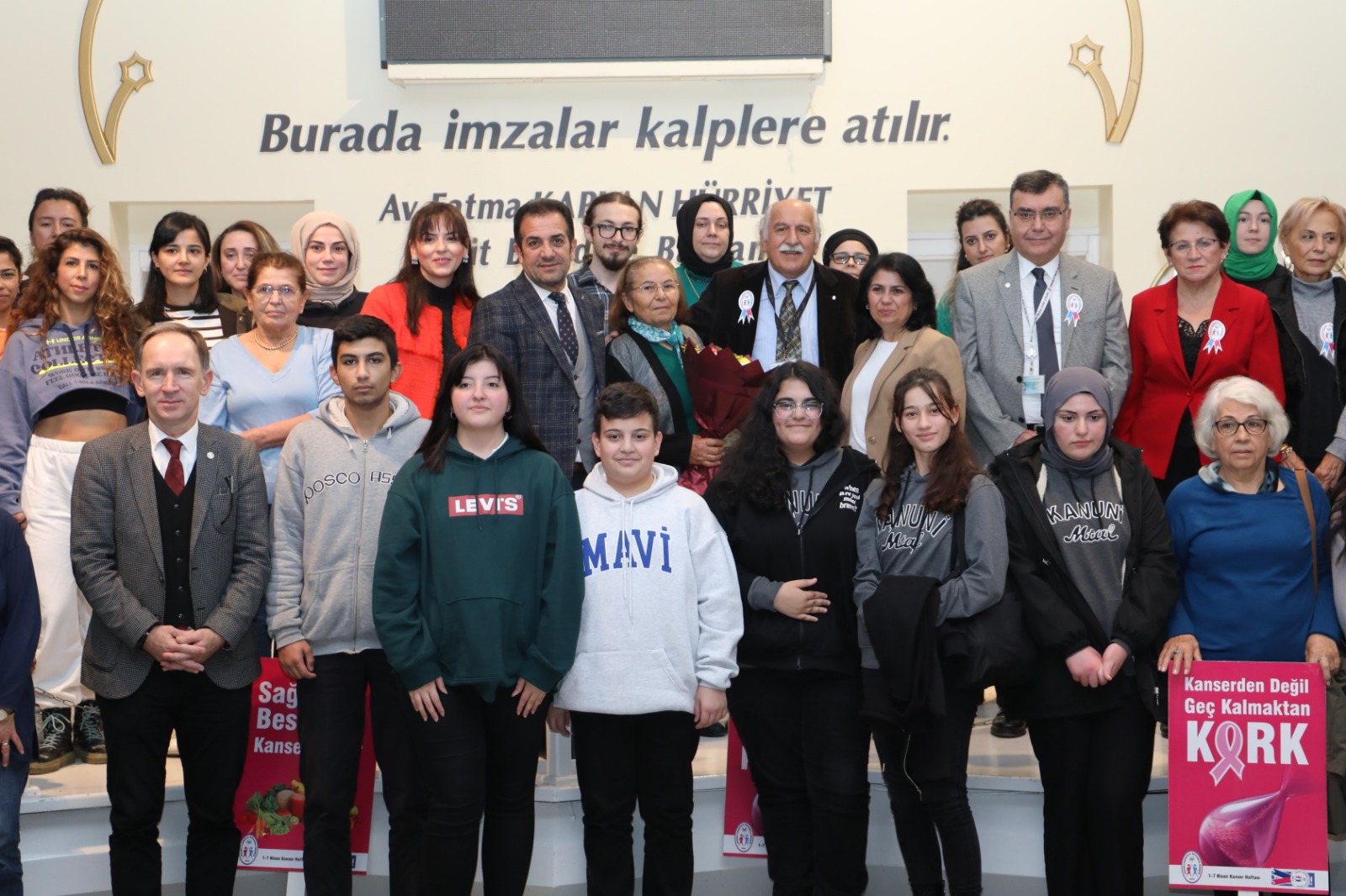 etkinlik sonunda hatıra fotoğrafı çekildi (2)