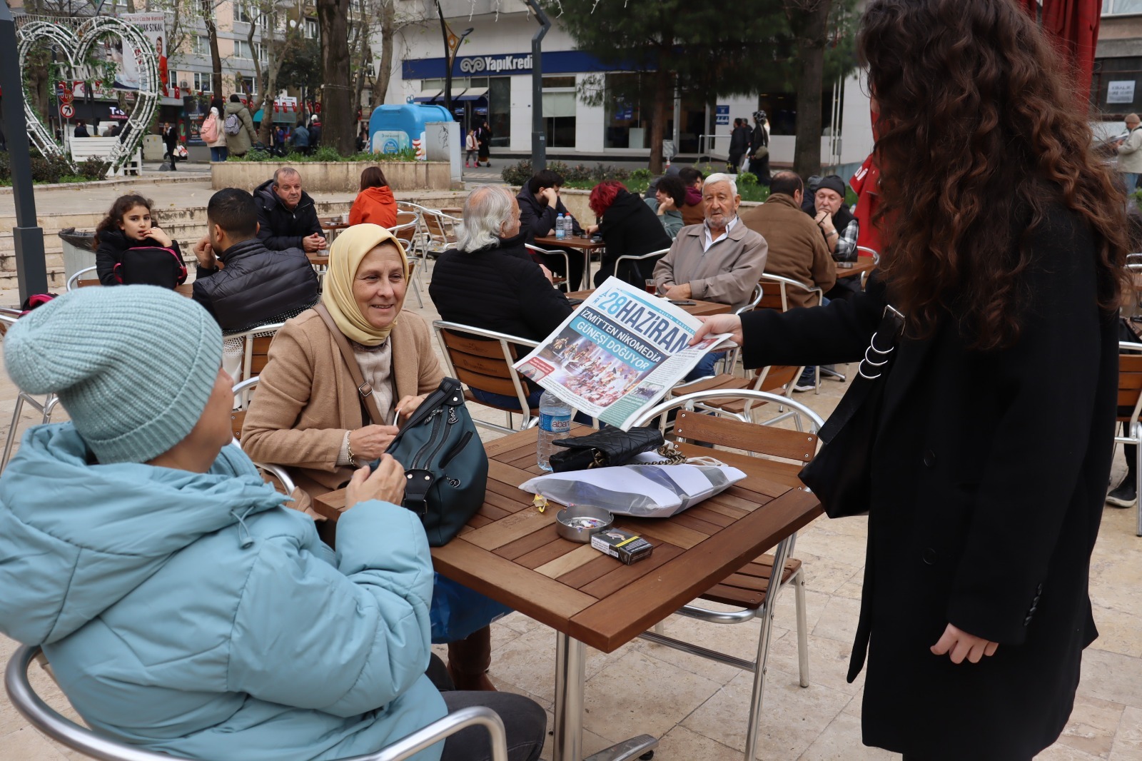 28 Haziran Gazetesinin yeni sayısı vatandaşla buluştu (3)