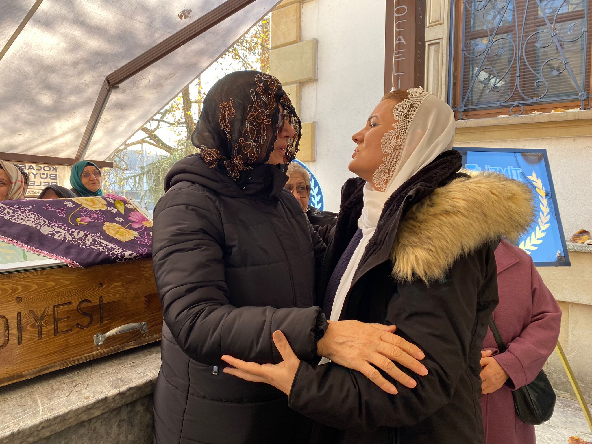 Başkan Hürriyet Çubukçu ailesini acı gününde yalnız bırakmadı (1)