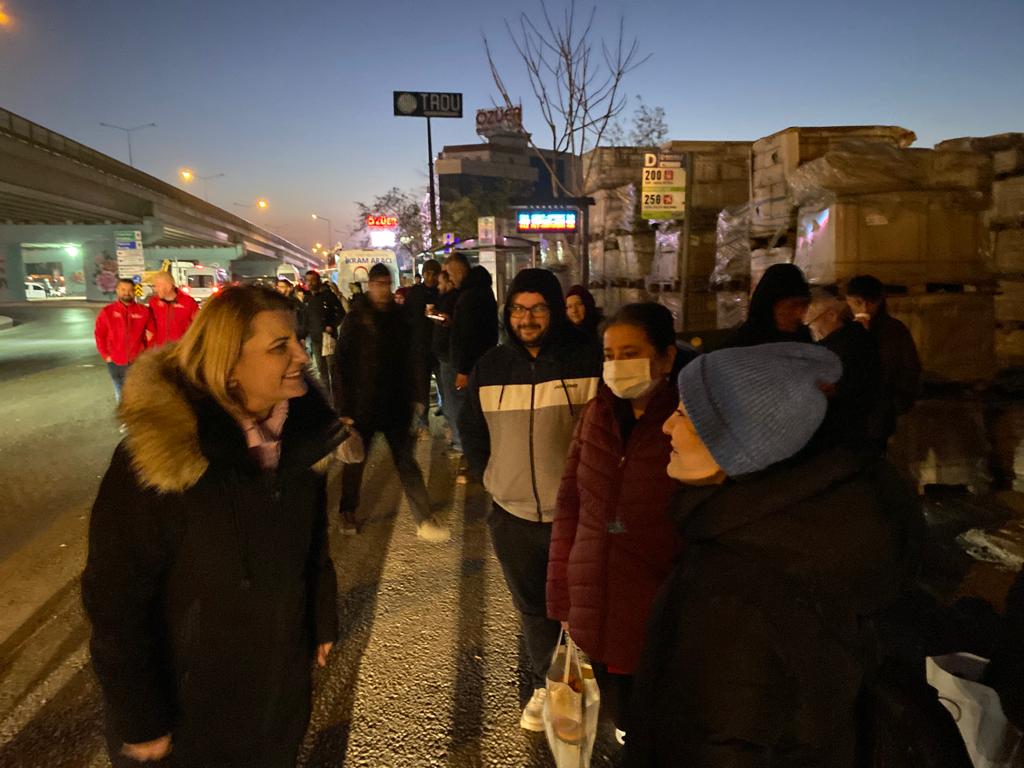 Başkan Hürriyet Kandıra sapağında servis bekleyen emekçilerle buluştu (8)