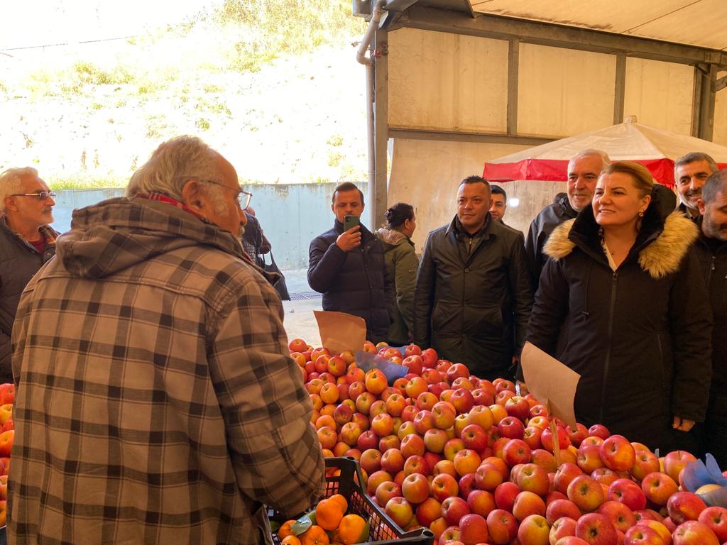 Başkan Hürriyet, Kuruçeşme Pazarı’nı ziyaret etti (1)