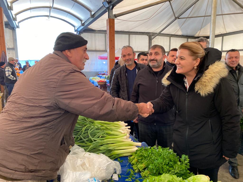 Başkan Hürriyet, Kuruçeşme Pazarı’nı ziyaret etti (2)