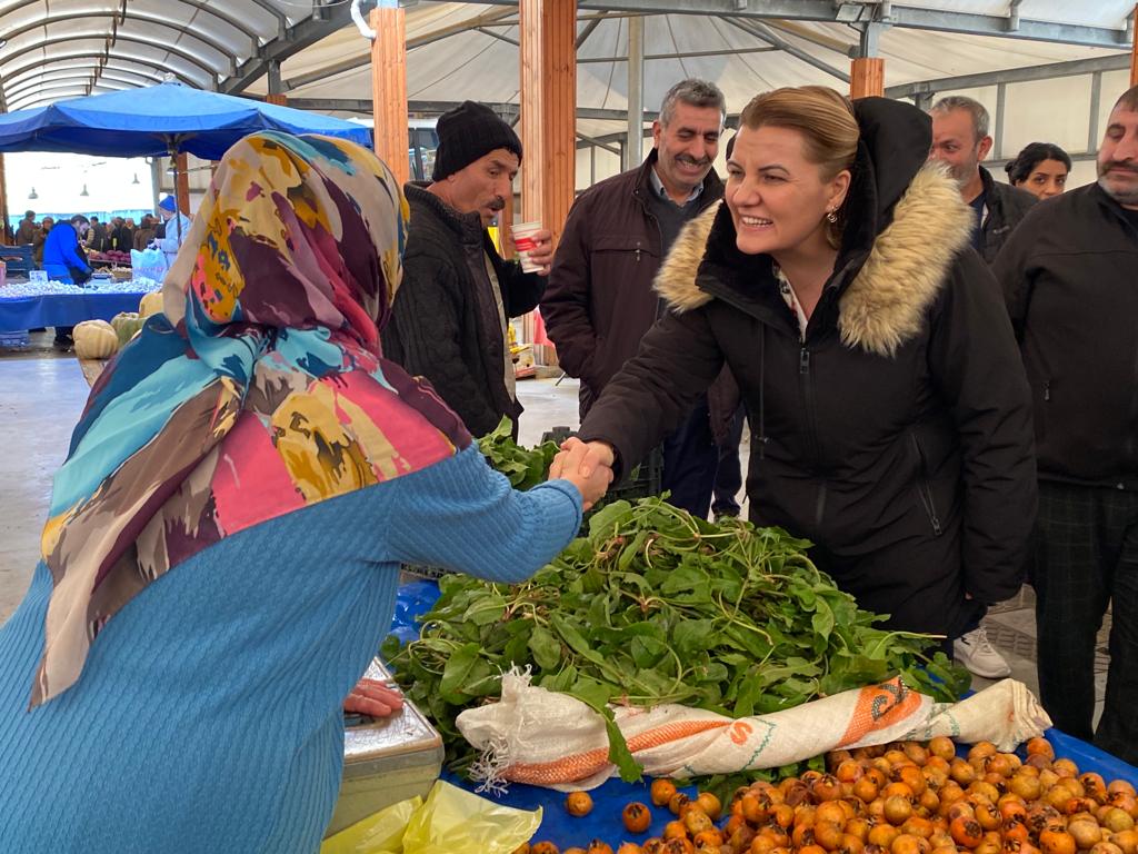 Başkan Hürriyet, Kuruçeşme Pazarı’nı ziyaret etti (8)