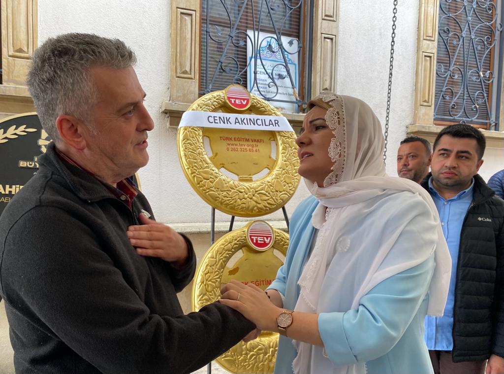 Baskan Hürriyet, Ok ailesinin acili gününde yaninda oldu (2)