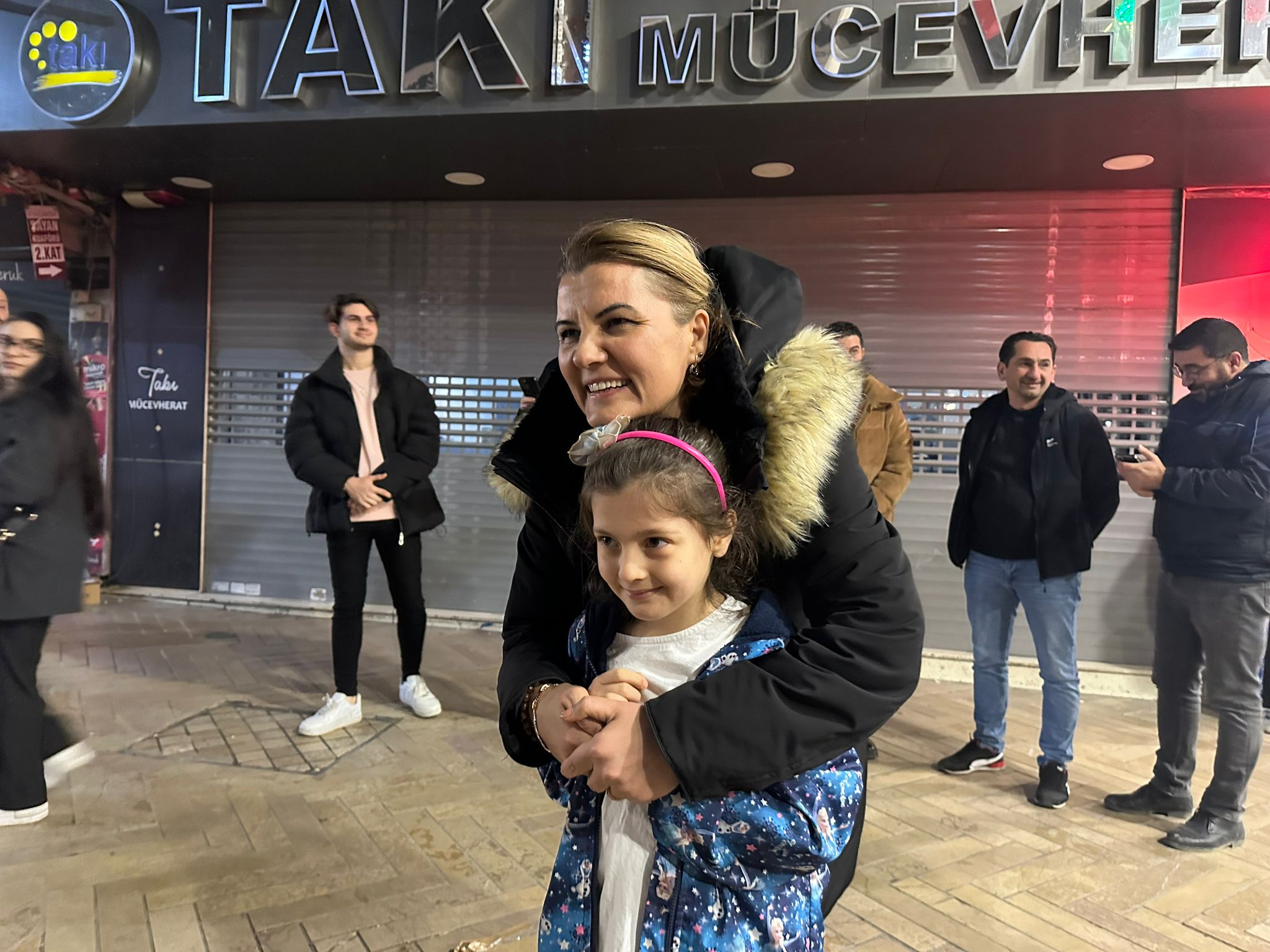 Başkan Hürriyet cıvıl cıvıl olan kent merkezini gezdi (1)