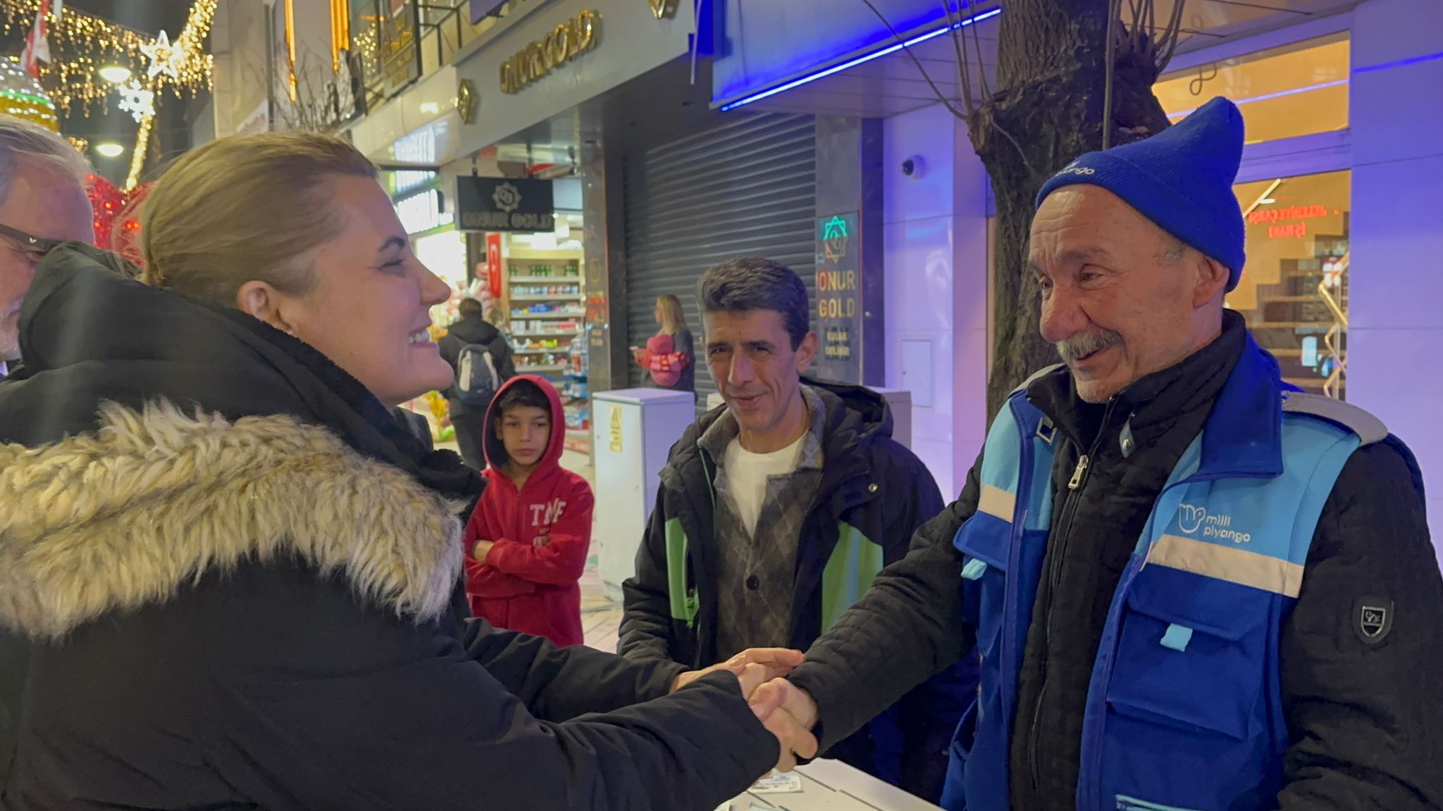 Başkan Hürriyet cıvıl cıvıl olan kent merkezini gezdi (7)