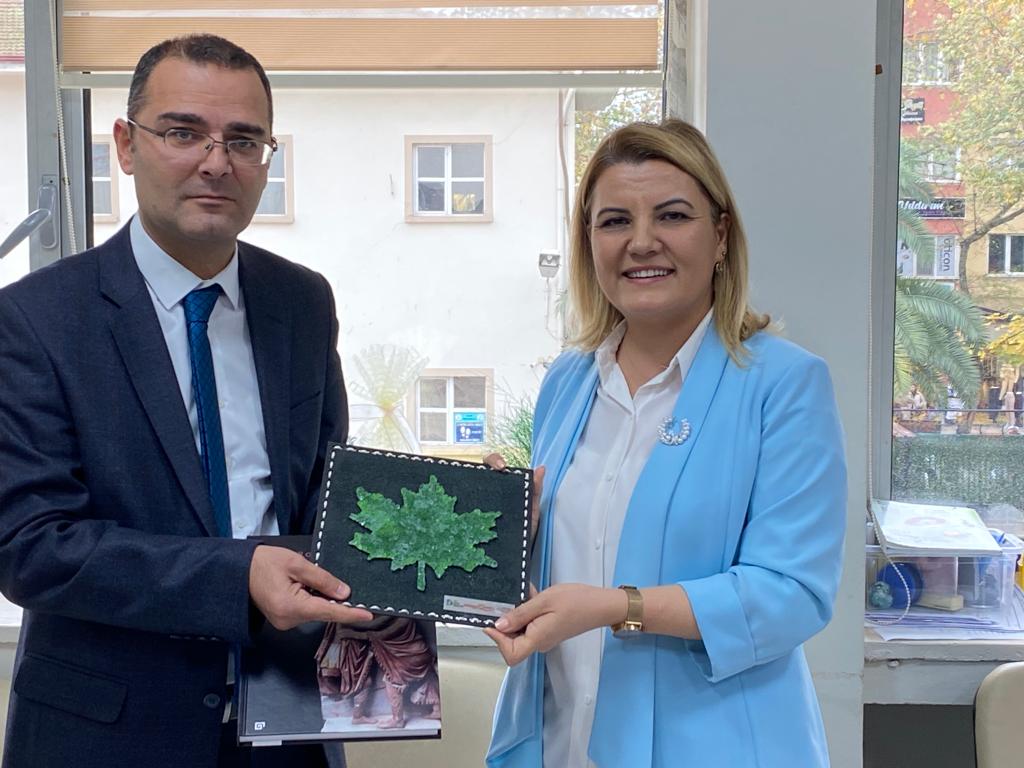 Baskan Hürriyet, okul ziyaretleri ile ögretmenlerle bir araya geldi (3)