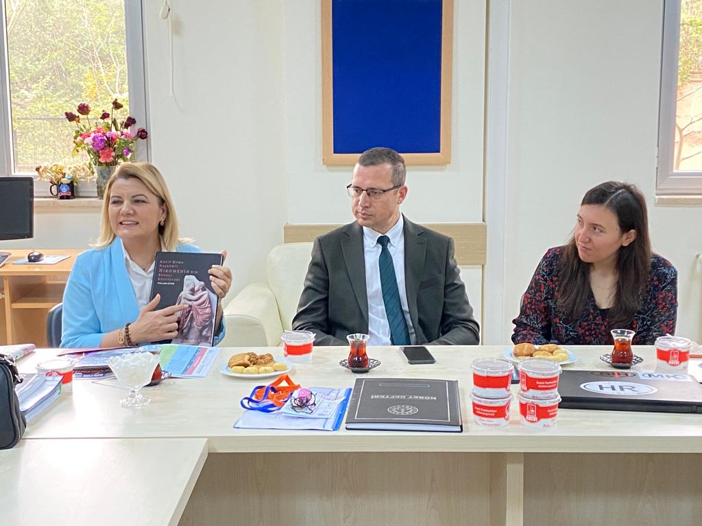 Baskan Hürriyet, okul ziyaretleri ile ögretmenlerle bir araya geldi (4)