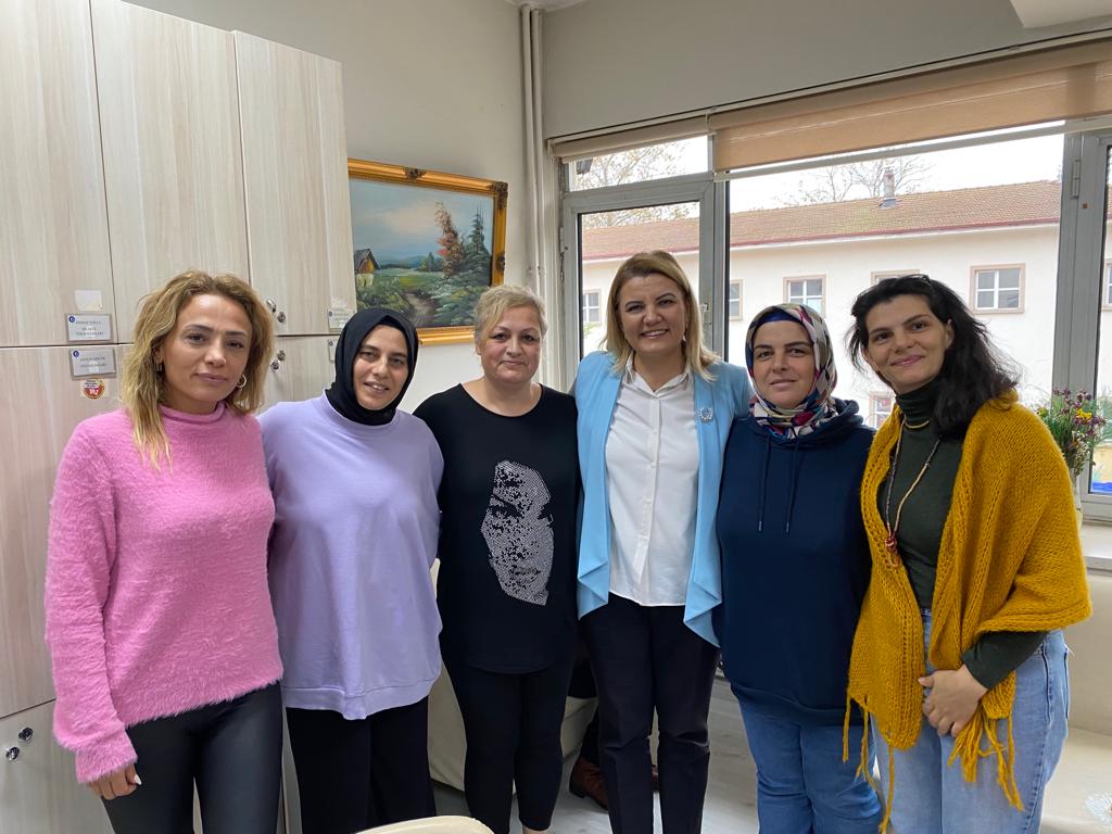 Baskan Hürriyet, okul ziyaretleri ile ögretmenlerle bir araya geldi (5)
