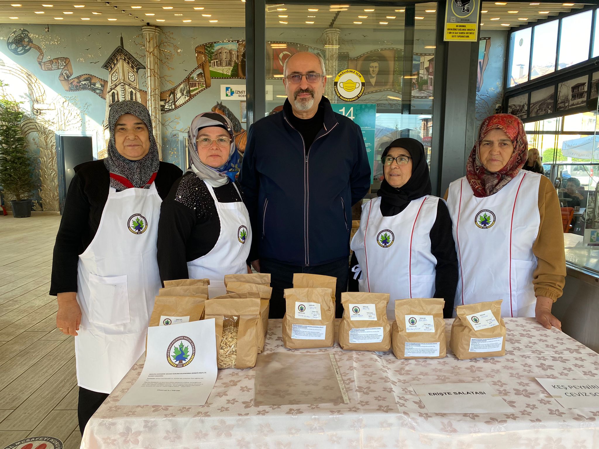 Gülümse Kafe emekçi kadınları desteklemeye devam ediyor (3)