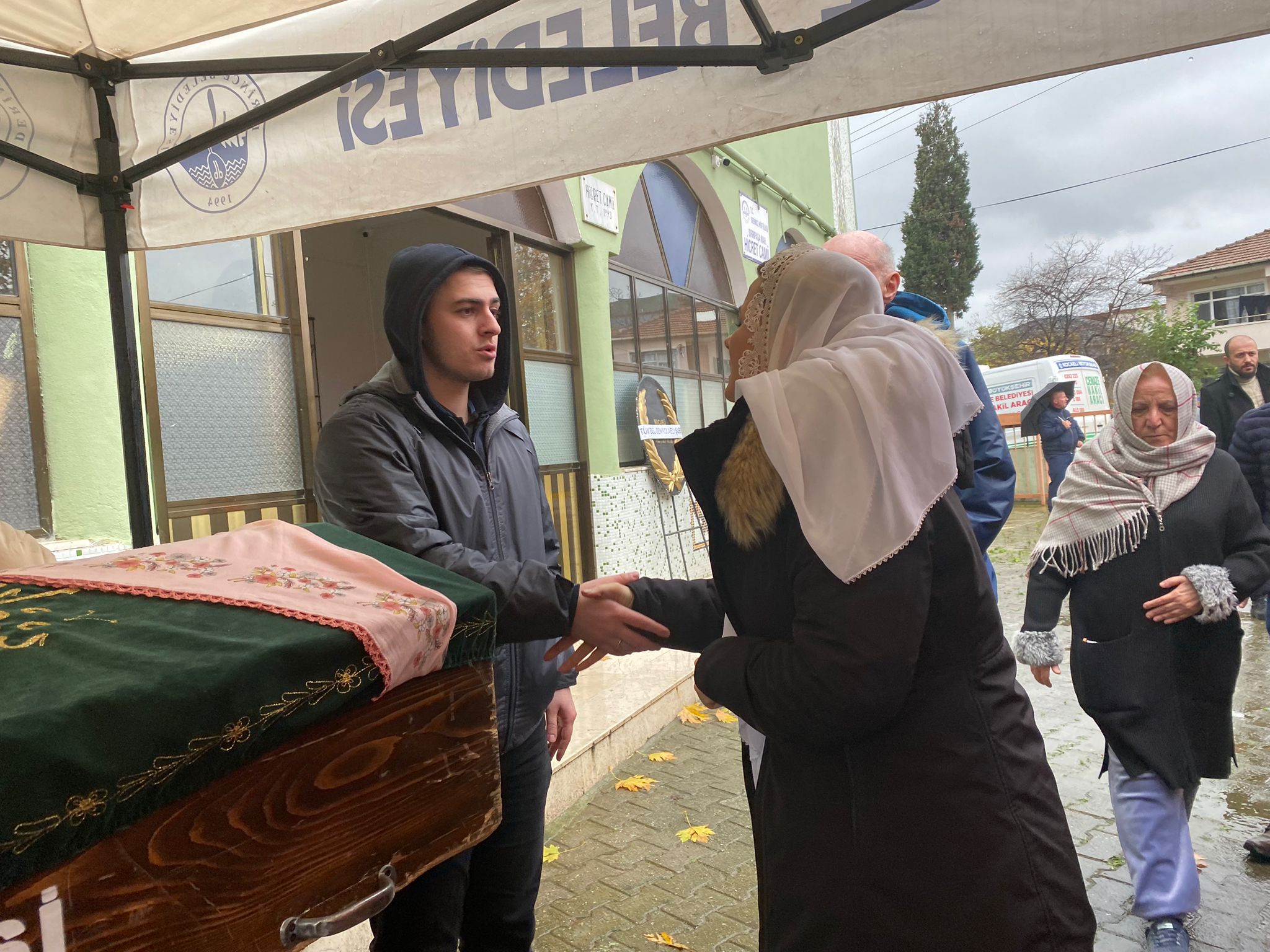Hürriyet Fidan İlhan Köy'ün ailesinin acısını paylaştı (5)