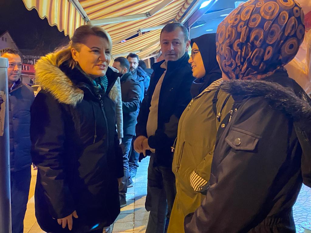 Hürriyet, bu kez Yeşilova’da servis bekleyen emekçilerle buluştu (7)