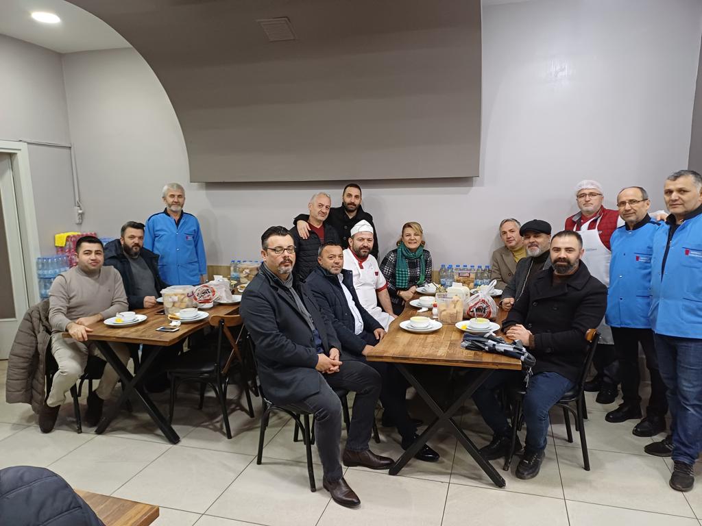 Hürriyet, bu kez Yeşilova’da servis bekleyen emekçilerle buluştu (9)
