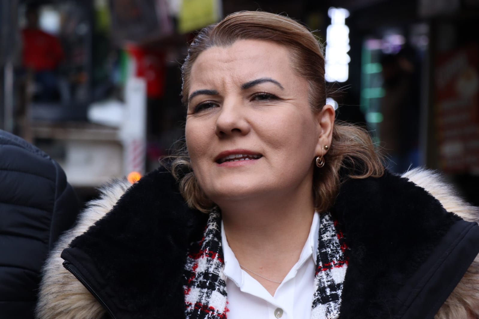Izmit Belediyesi Akça Camii Caddesini öz kaynaklariyla yeniliyor (11)